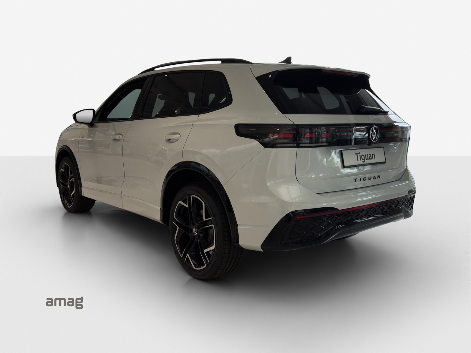 VW Tiguan 2.0 TSI DSG R-Line 4Motion-image-2