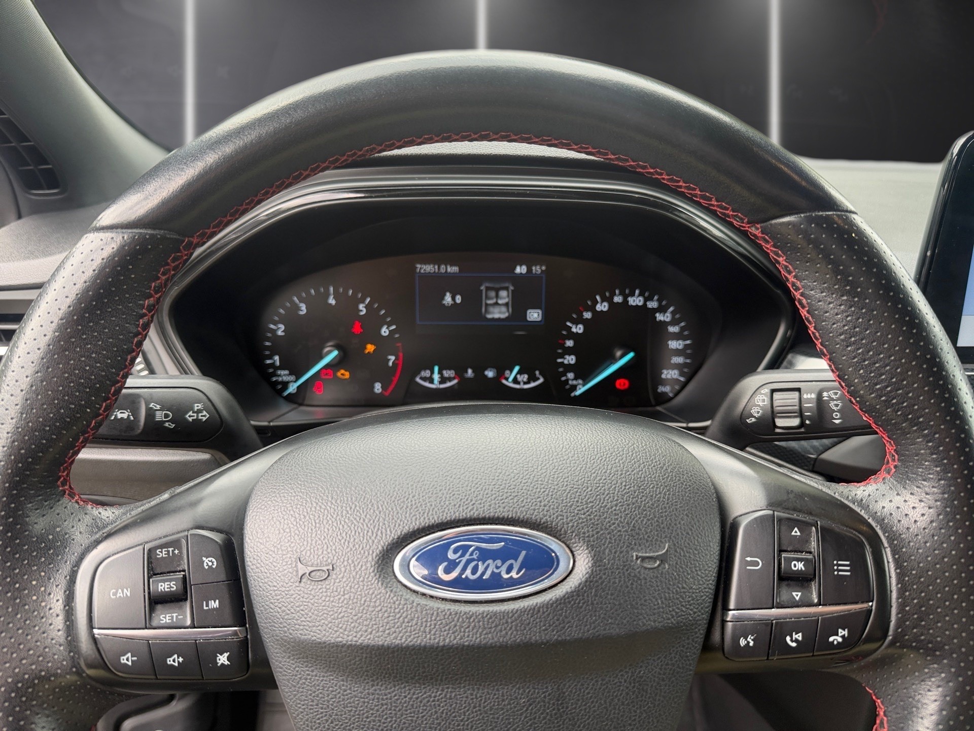 FORD Focus 1.0 Ecob 125 ST-Line-image-4