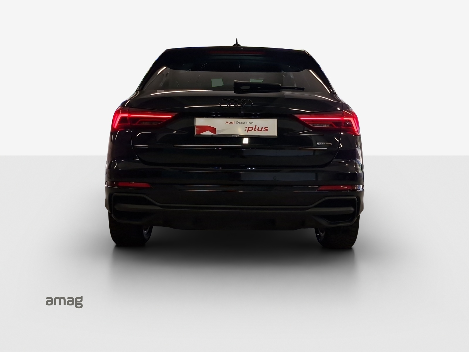 AUDI Q3 40 TDI S line quattro S-tronic-image-3