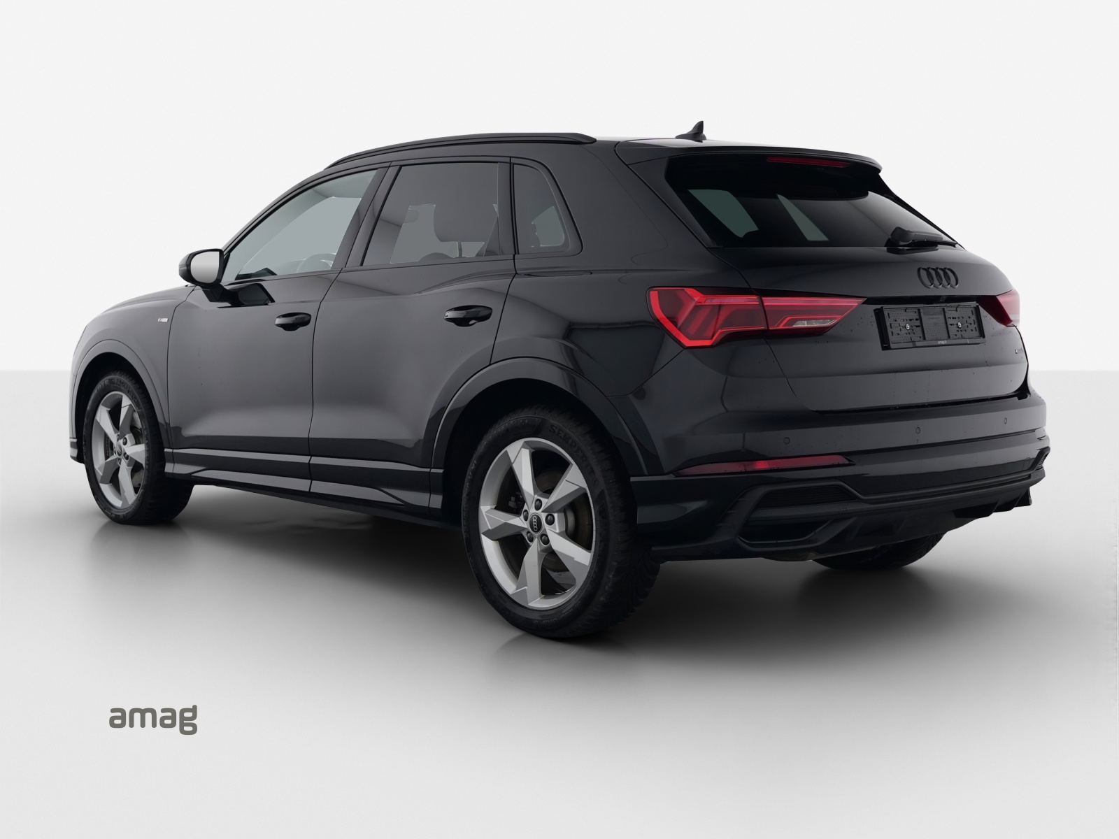 AUDI Q3 40 TDI S line quattro S-tronic-image-2