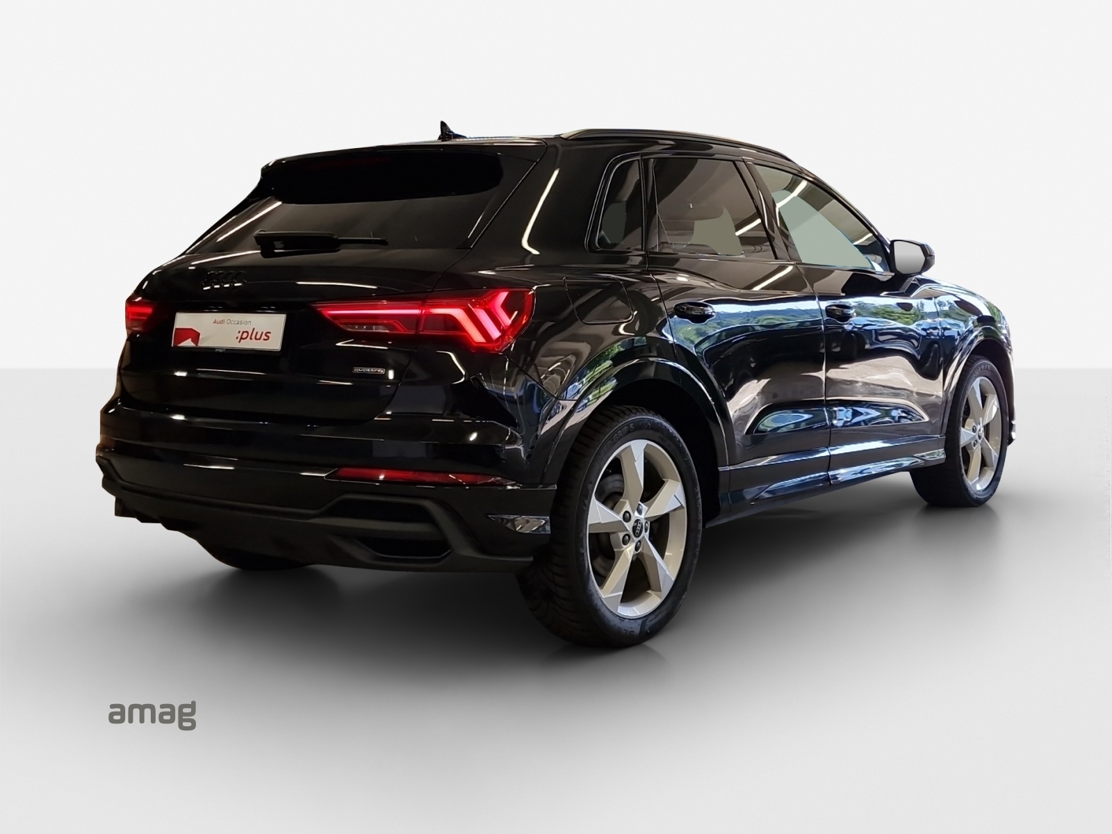 AUDI Q3 40 TDI S line quattro S-tronic-image-4