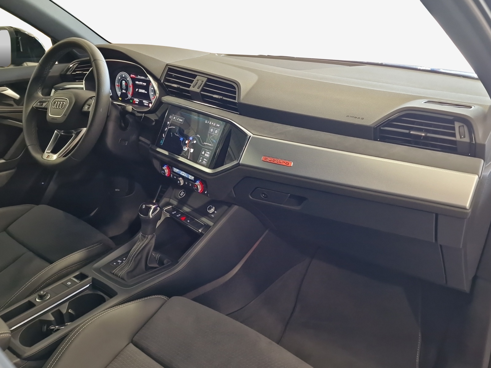 AUDI Q3 40 TDI S line quattro S-tronic-image-13