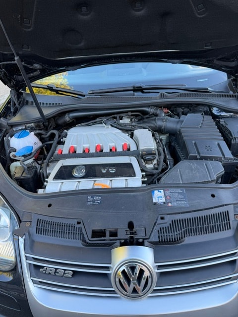 VW Golf R32 4Motion-image-8