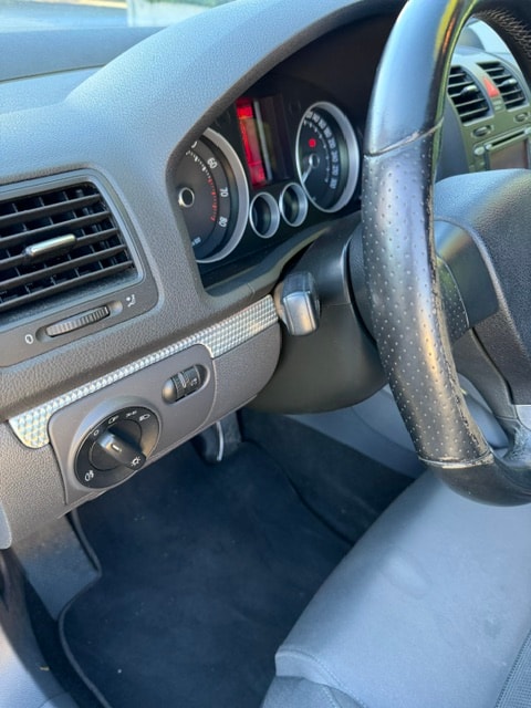 VW Golf R32 4Motion-image-4