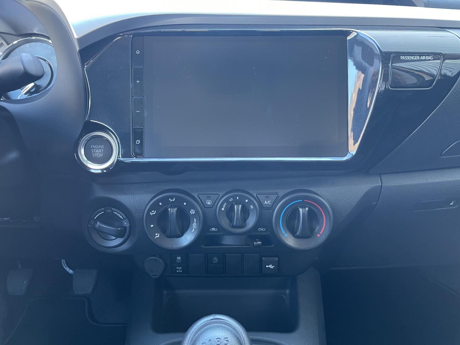 TOYOTA Hilux Double Cab.-Pick-up 2.8 D-4D 204 Comfort-image-12