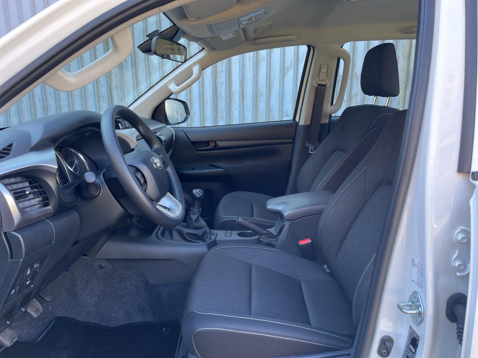 TOYOTA Hilux Double Cab.-Pick-up 2.8 D-4D 204 Comfort-image-9
