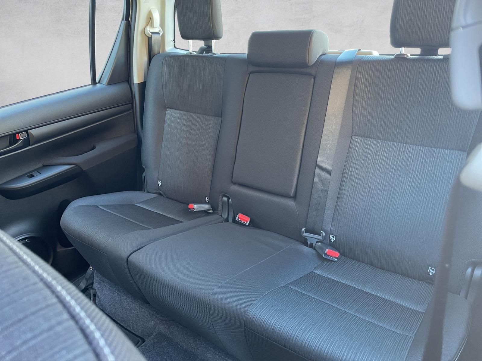 TOYOTA Hilux Double Cab.-Pick-up 2.8 D-4D 204 Comfort-image-14