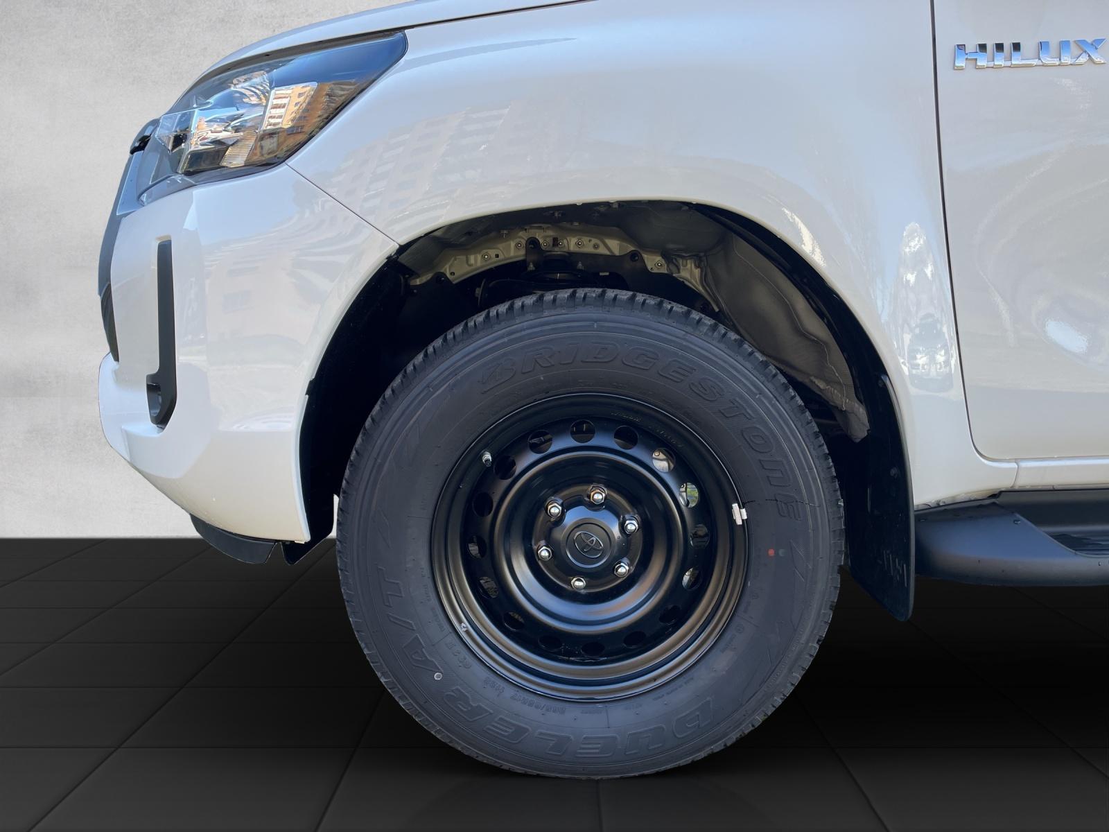 TOYOTA Hilux Double Cab.-Pick-up 2.8 D-4D 204 Comfort-image-8