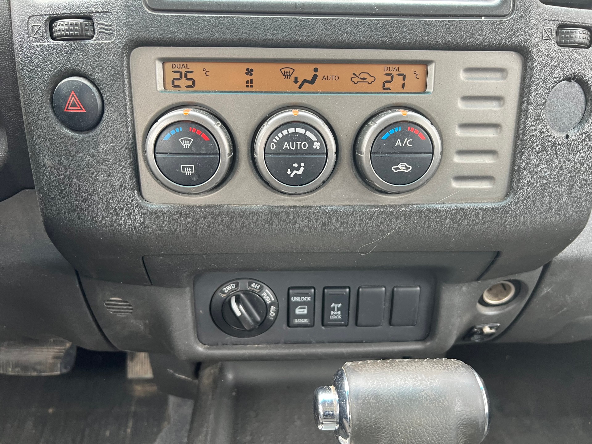 NISSAN Navara Double Cab LE 2.5 dCiA 4WD-image-13