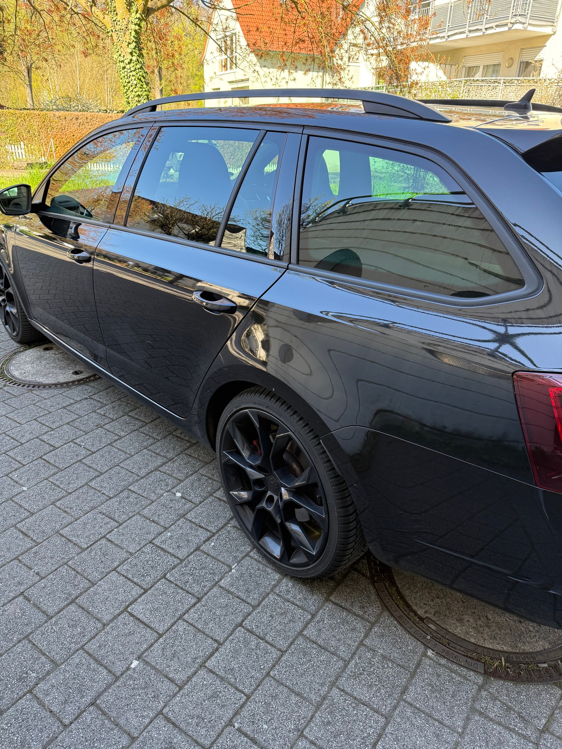SKODA Octavia Combi 2.0 TSI RS DSG-image-5
