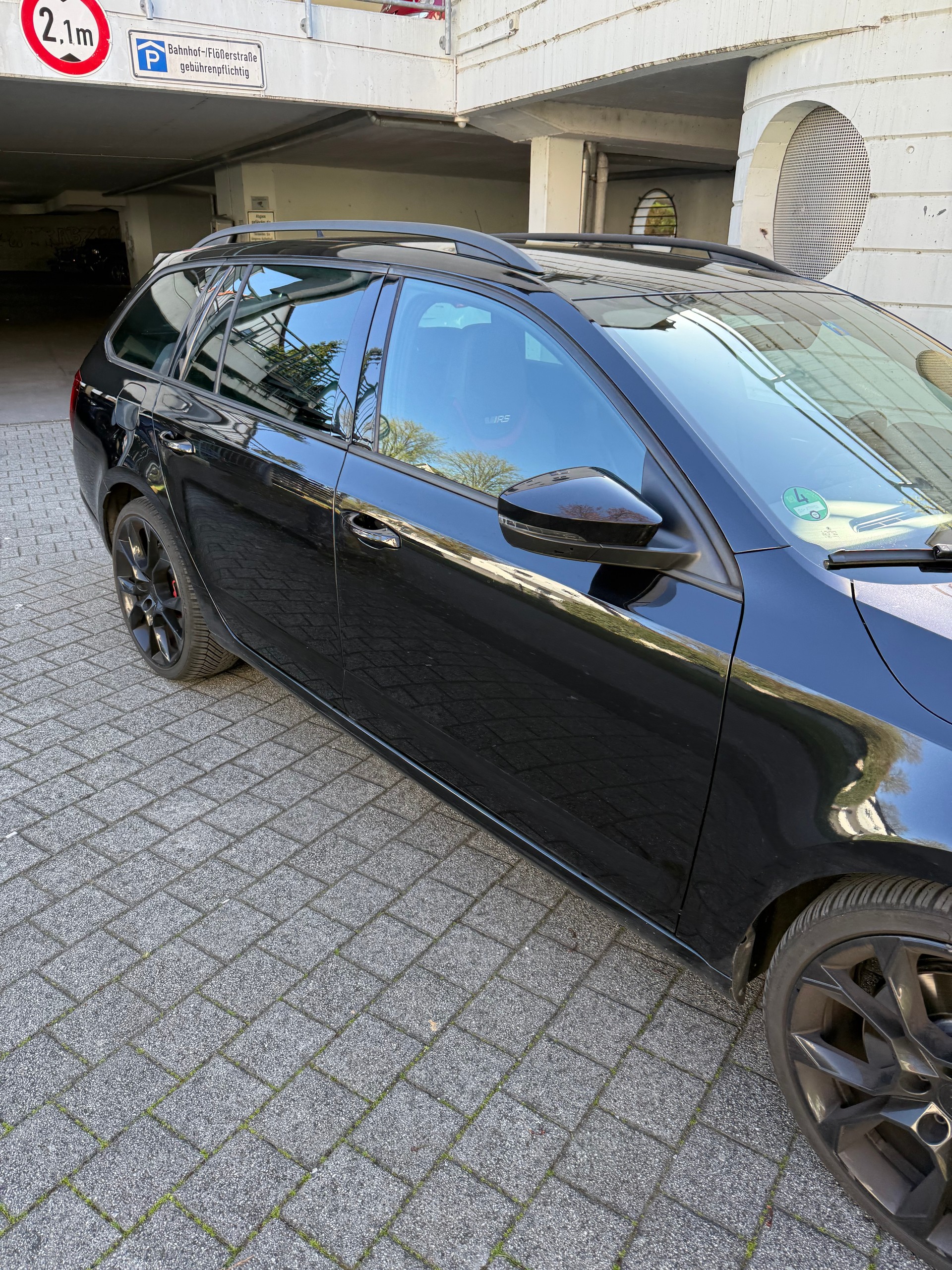 SKODA Octavia Combi 2.0 TSI RS DSG-image-1