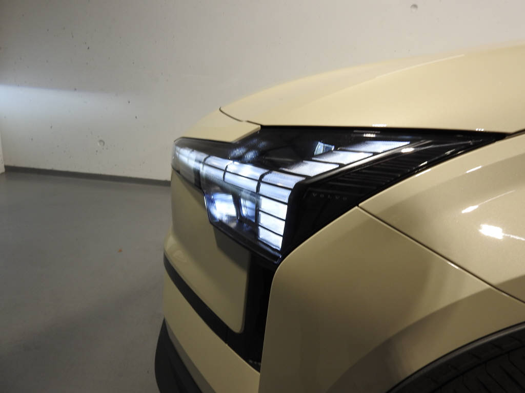 VOLVO EX 30 E60 Plus-image-13