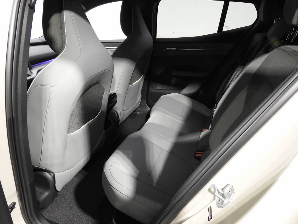 VOLVO EX 30 E60 Plus-image-12