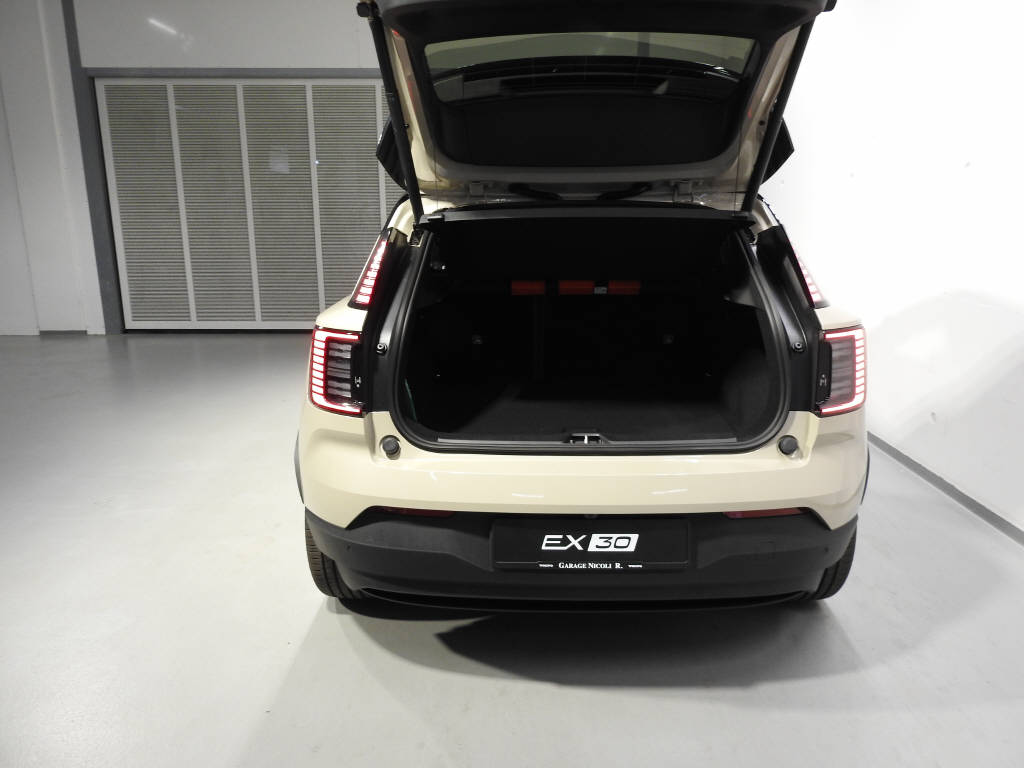 VOLVO EX 30 E60 Plus-image-5