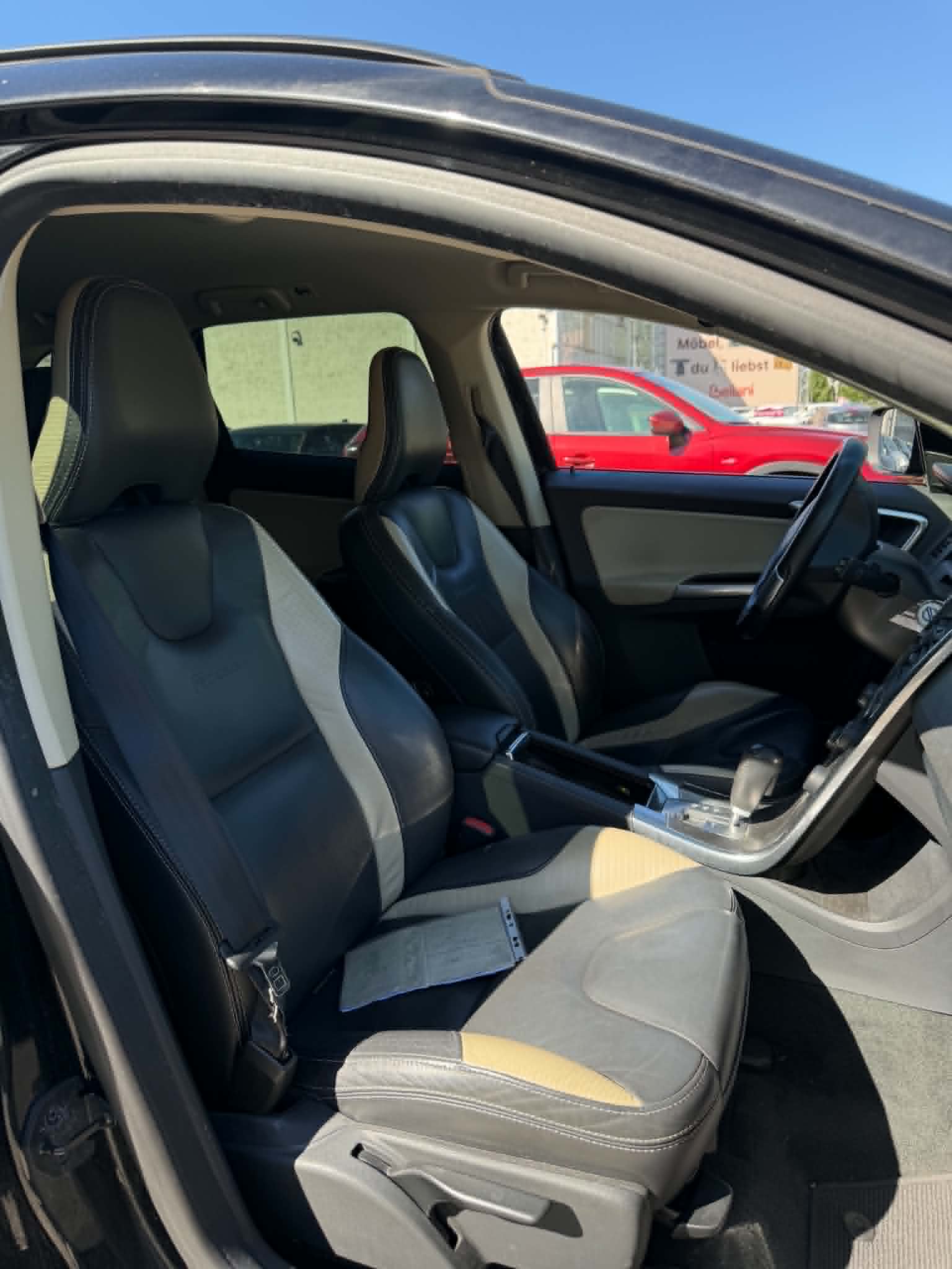 VOLVO XC60 D5 AWD Momentum Geartronic-image-10