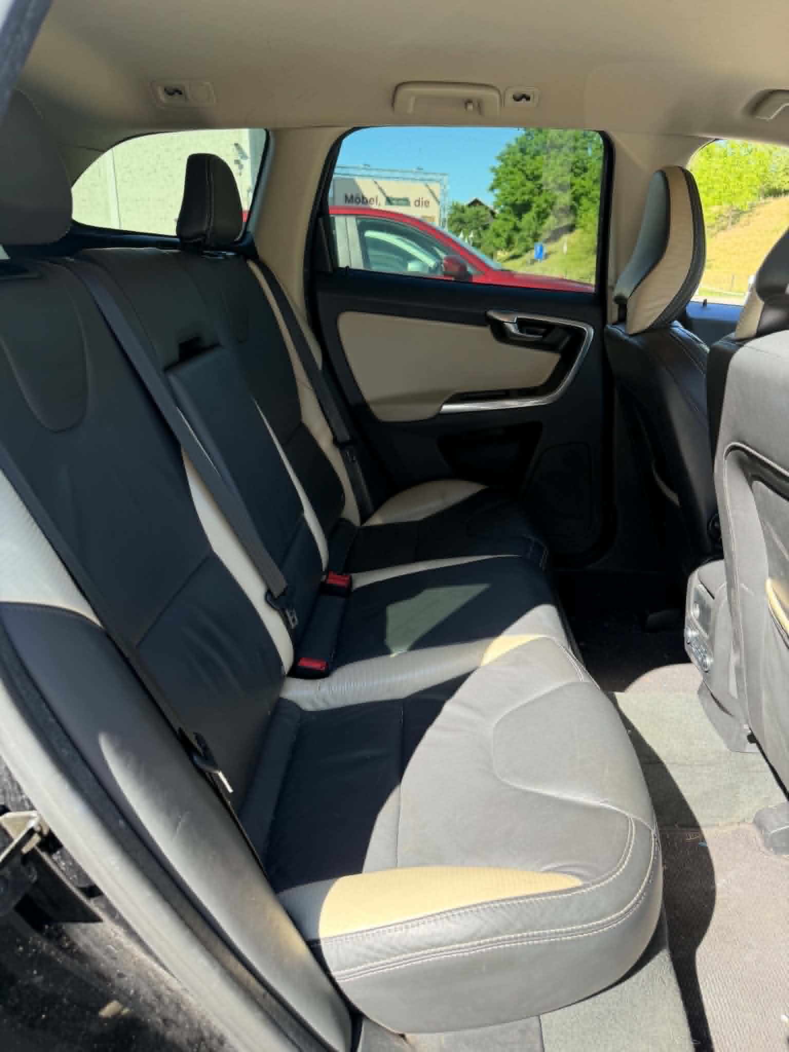 VOLVO XC60 D5 AWD Momentum Geartronic-image-11