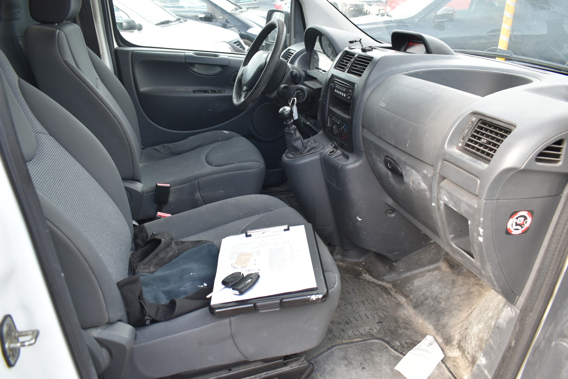 PEUGEOT Expert 2.0 HDi 229 L2H1-image-2