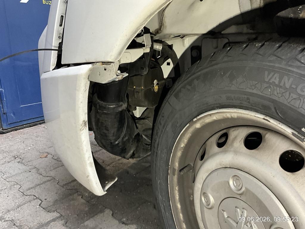 PEUGEOT Expert 2.0 HDi 229 L2H1-image-10