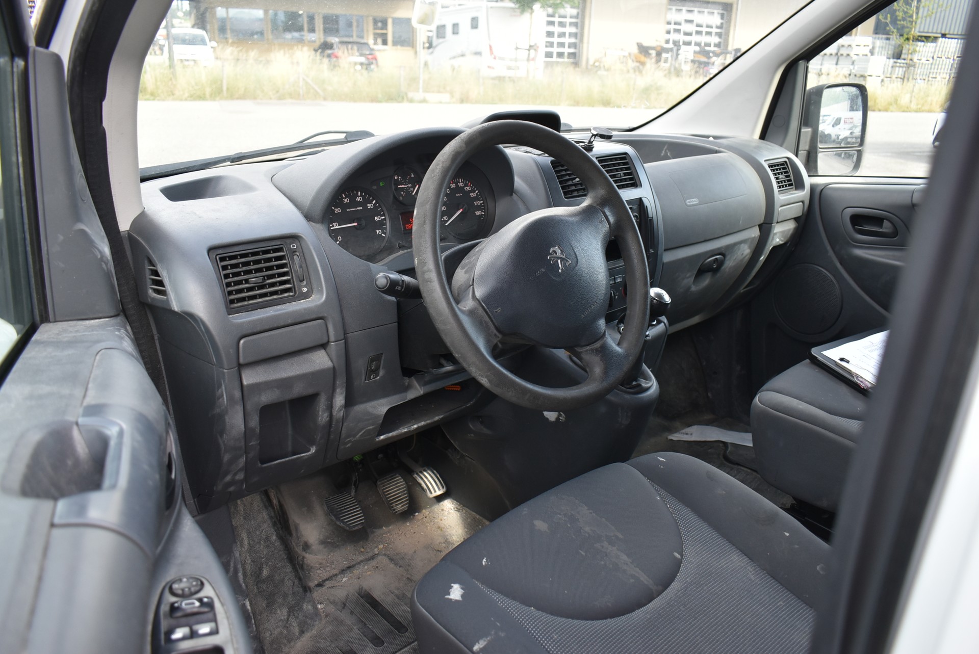 PEUGEOT Expert 2.0 HDi 229 L2H1-image-5