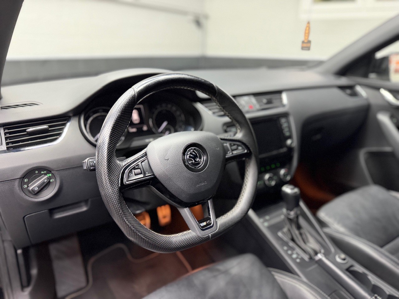 SKODA Octavia Combi 2.0 TSI RS DSG | APR 312PS | Carbon-image-14