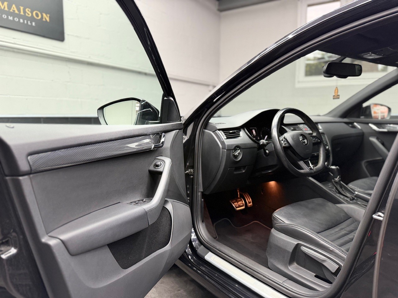 SKODA Octavia Combi 2.0 TSI RS DSG | APR 312PS | Carbon-image-11