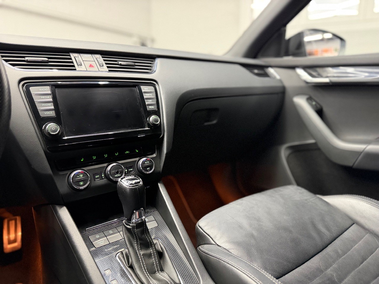 SKODA Octavia Combi 2.0 TSI RS DSG | APR 312PS | Carbon-image-18