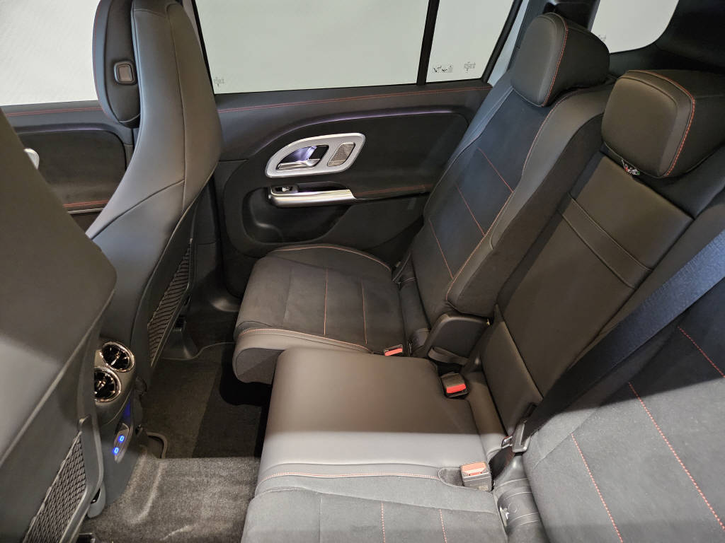 MERCEDES-BENZ GLB 220 4Matic-image-13