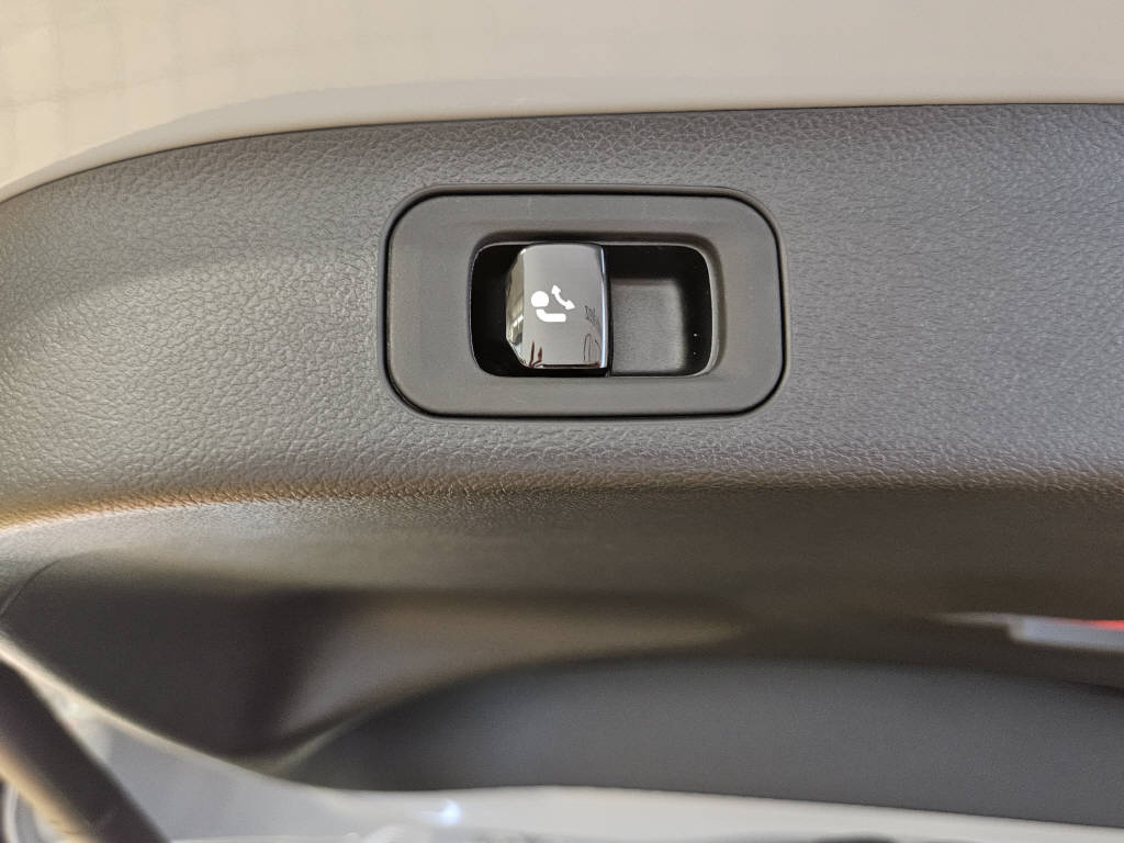 MERCEDES-BENZ GLB 220 4Matic-image-14