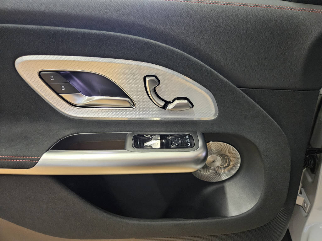 MERCEDES-BENZ GLB 220 4Matic-image-9