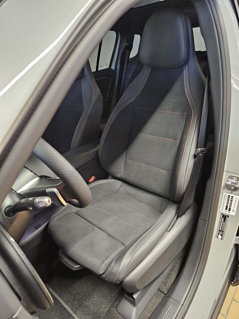 MERCEDES-BENZ GLB 220 4Matic-image-5