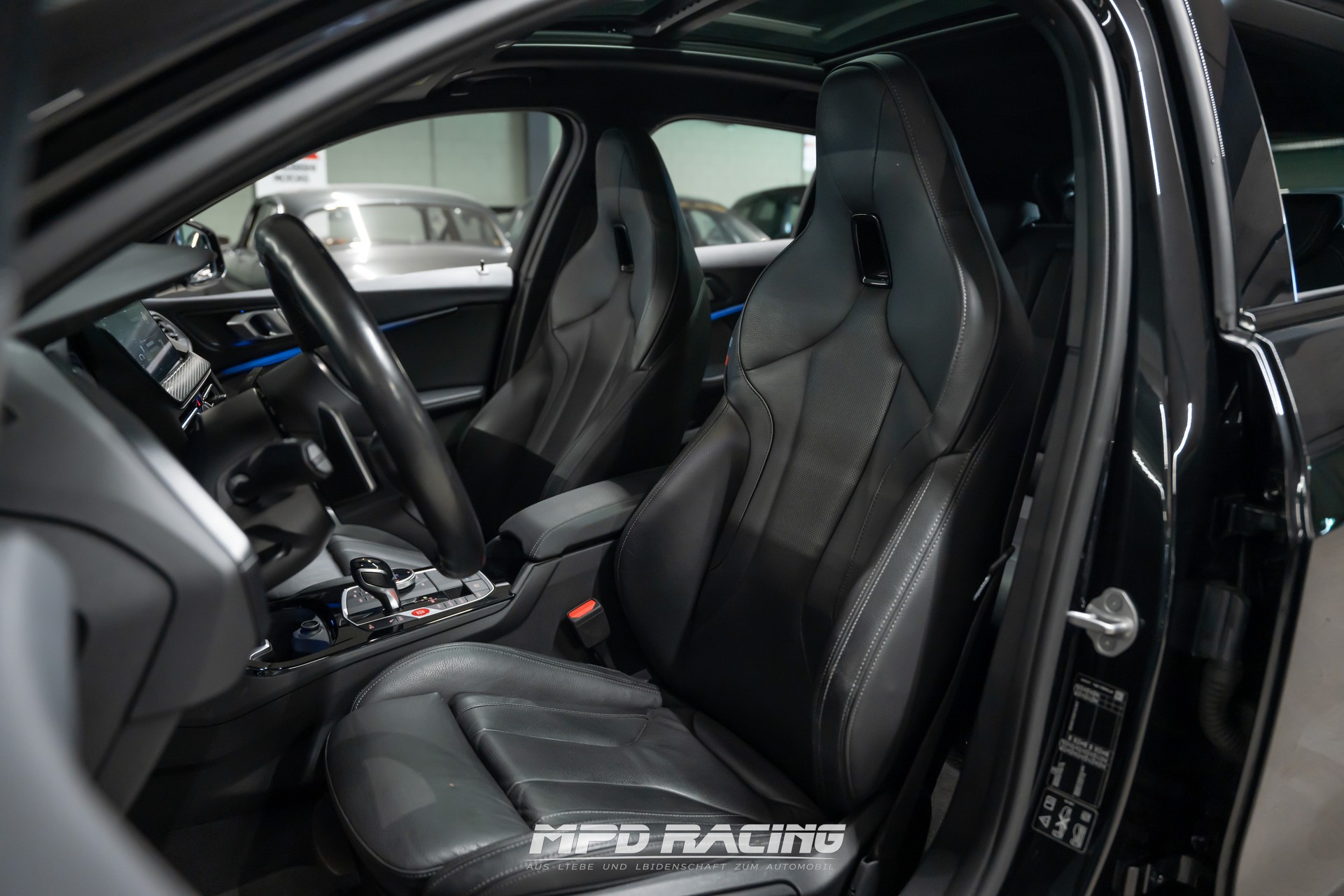 BMW M135i xDrive Steptronic-image-13