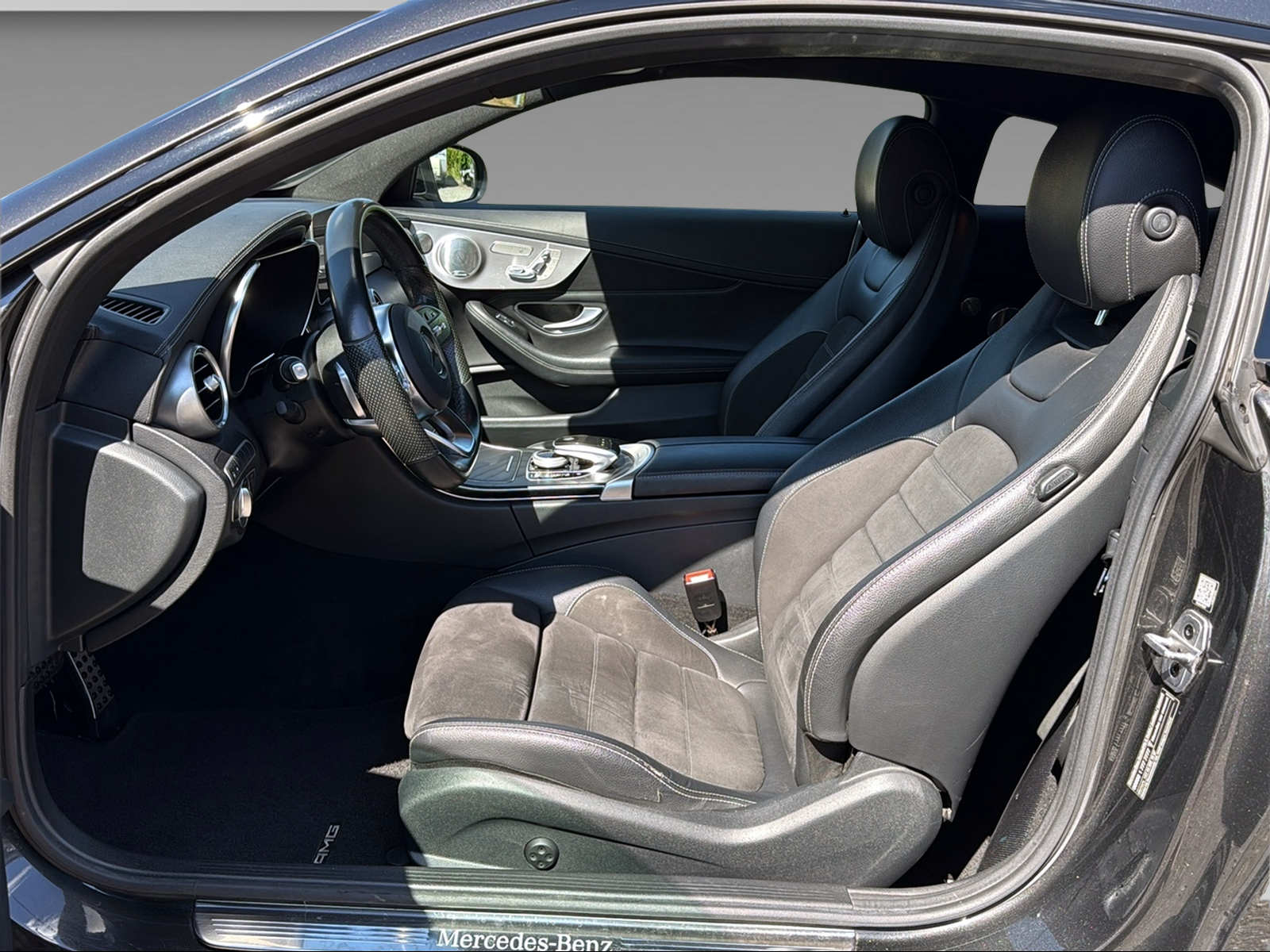 MERCEDES-BENZ C 200 AMG-Line 4matic Coupé-image-13