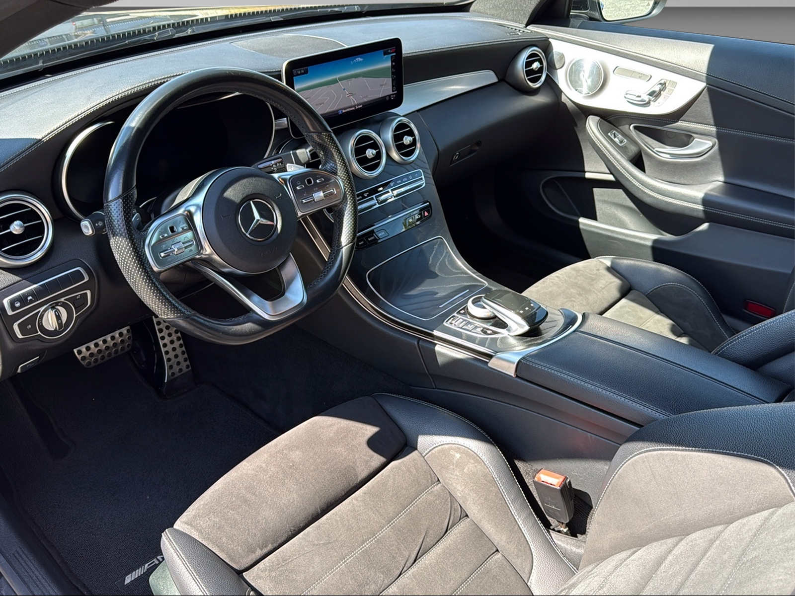 MERCEDES-BENZ C 200 AMG-Line 4matic Coupé-image-12