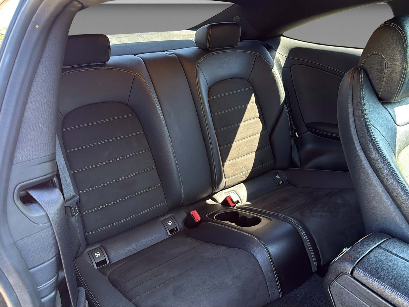 MERCEDES-BENZ C 200 AMG-Line 4matic Coupé-image-21