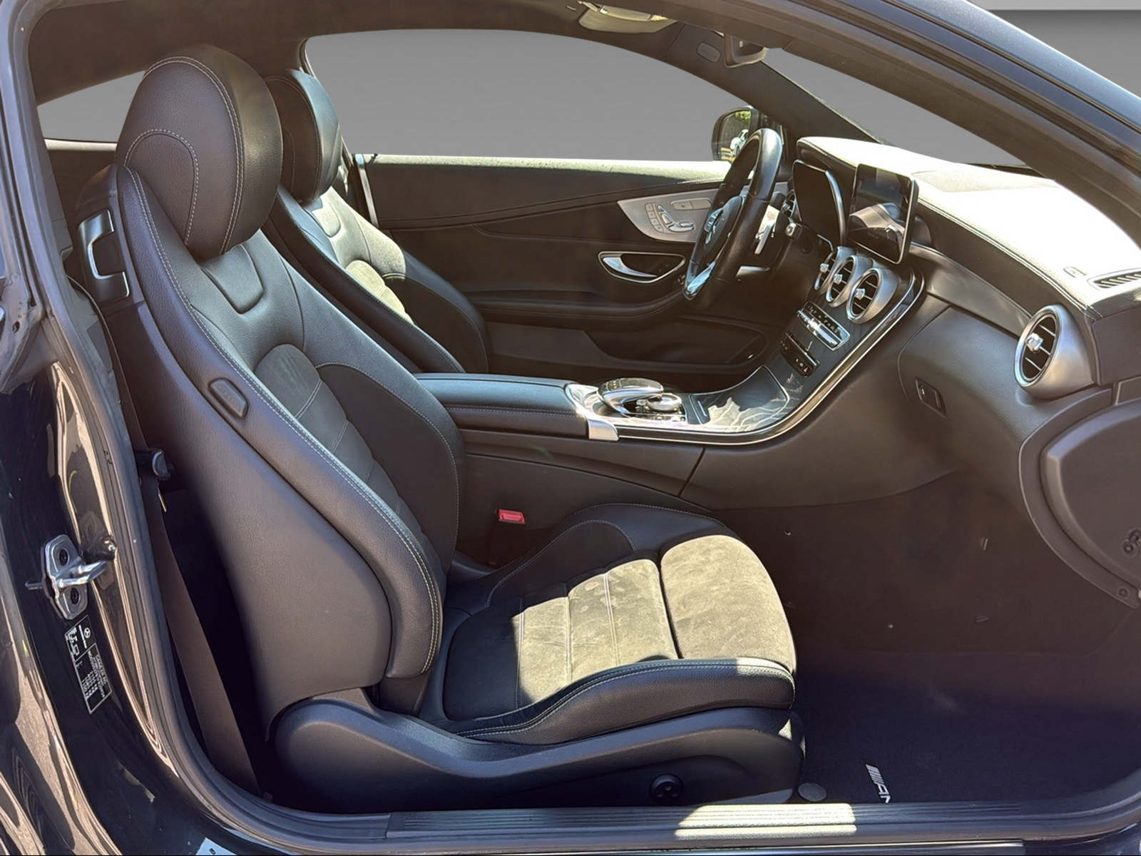 MERCEDES-BENZ C 200 AMG-Line 4matic Coupé-image-19