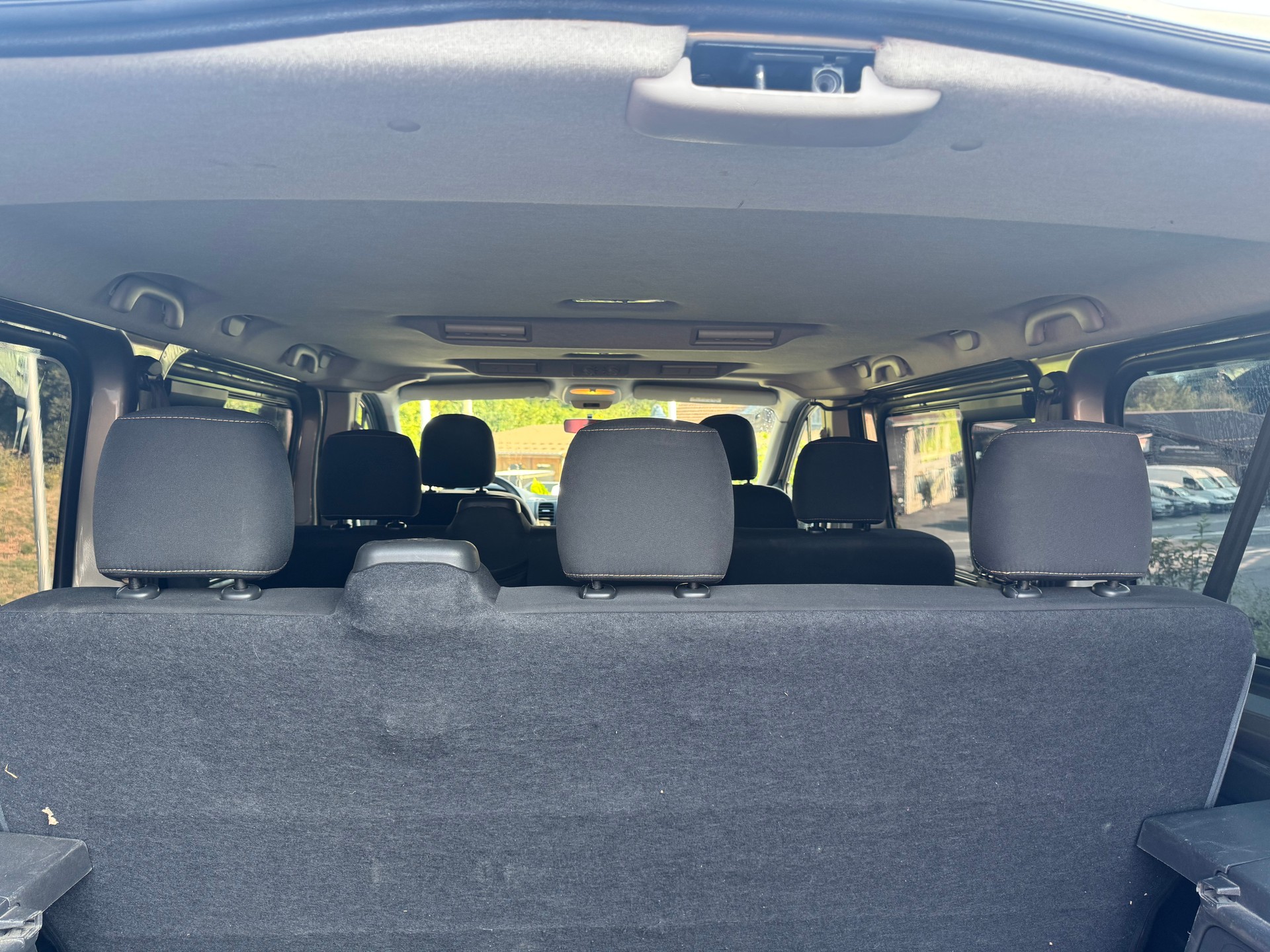 RENAULT Trafic ENERGY dCi 90 Passenger Expression-image-10