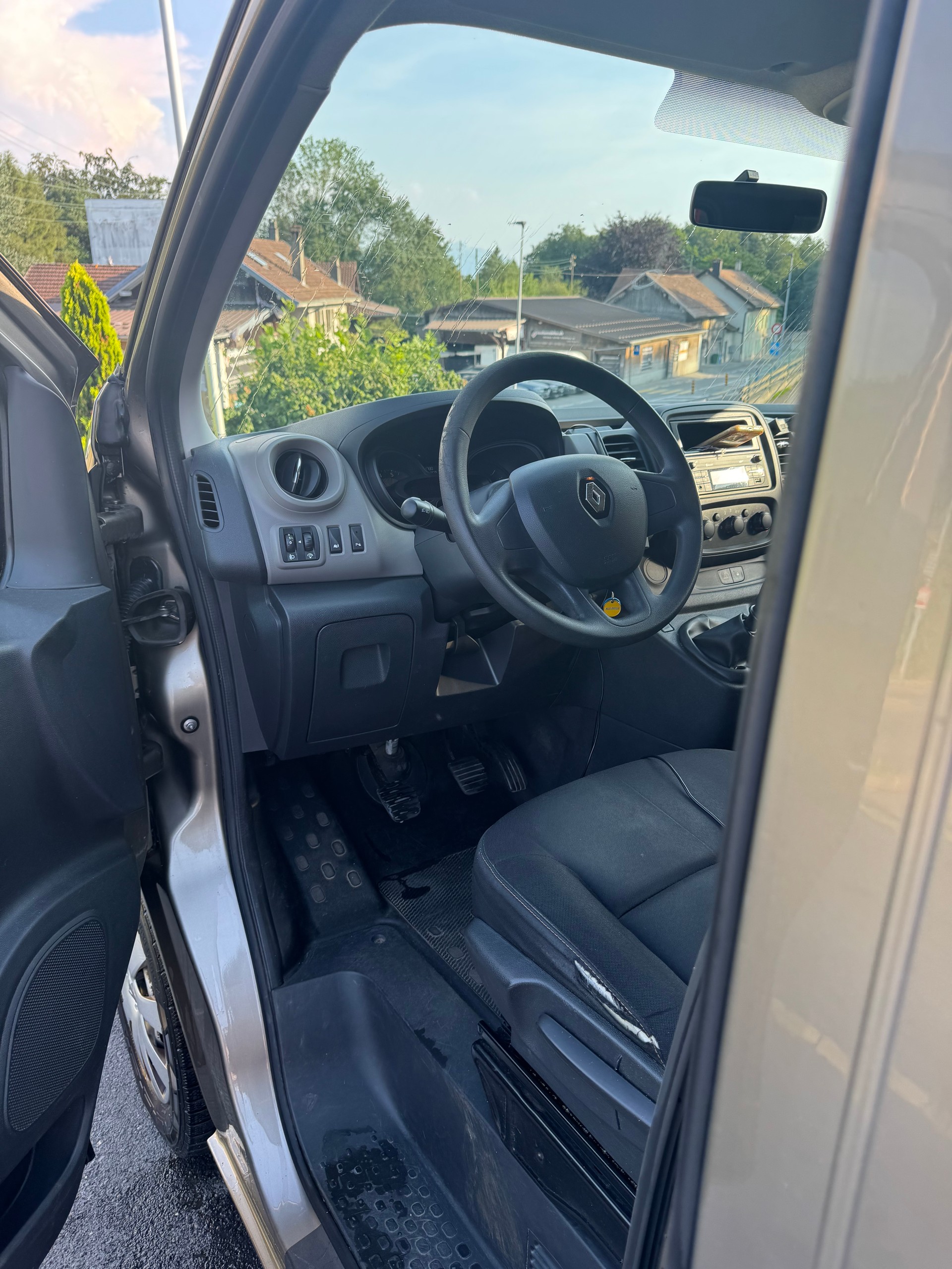 RENAULT Trafic ENERGY dCi 90 Passenger Expression-image-7