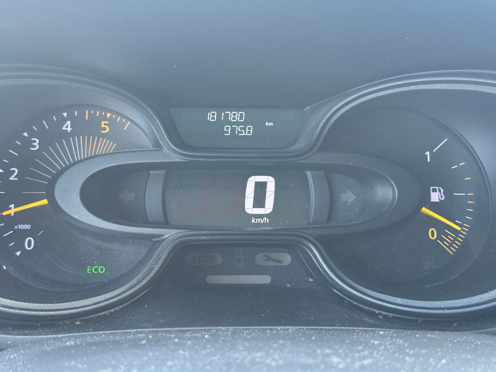 RENAULT Trafic ENERGY dCi 90 Passenger Expression-image-9