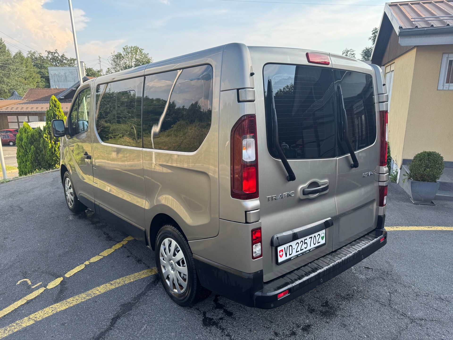 RENAULT Trafic ENERGY dCi 90 Passenger Expression-image-5