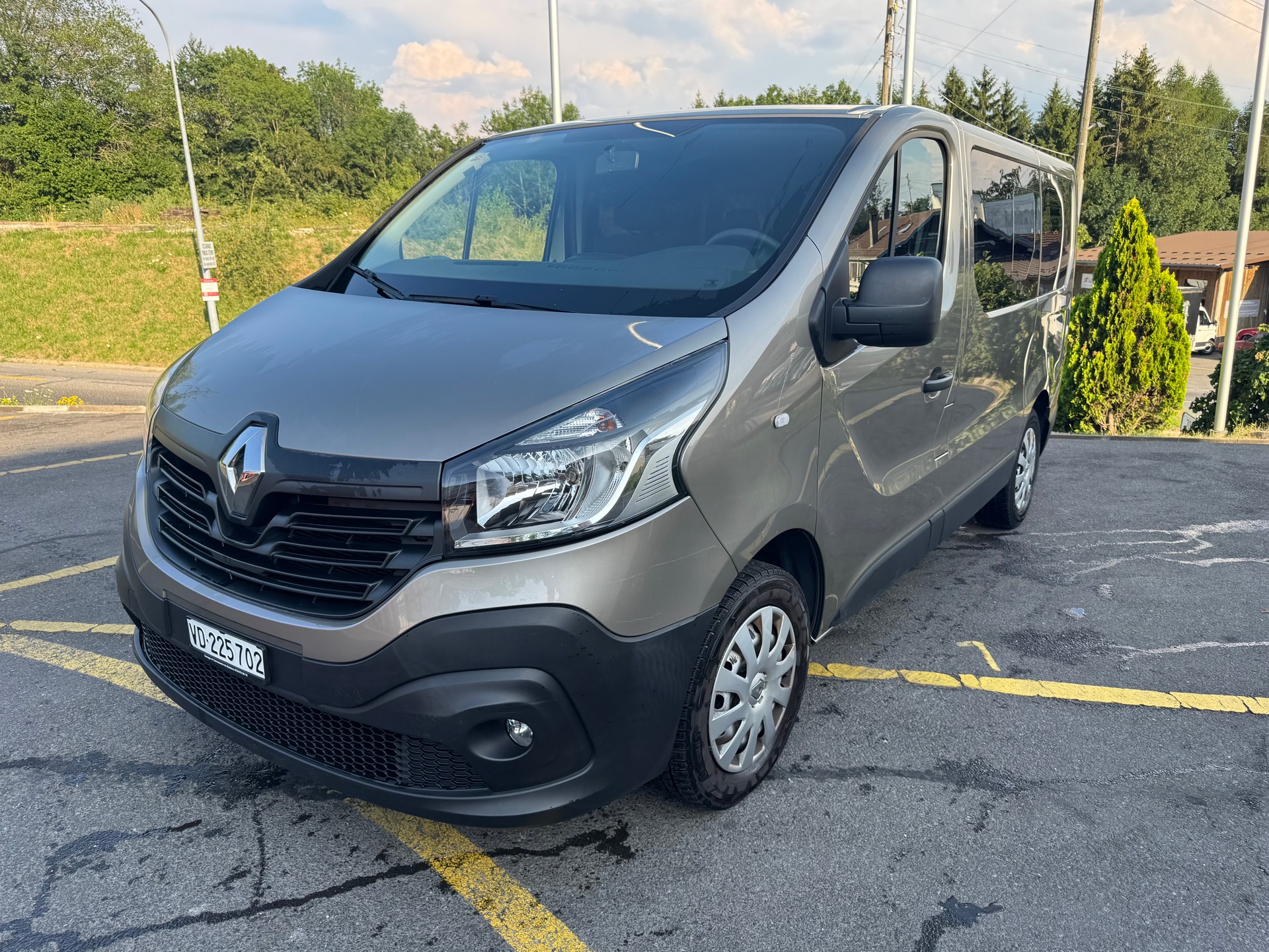 RENAULT Trafic ENERGY dCi 90 Passenger Expression-image-3