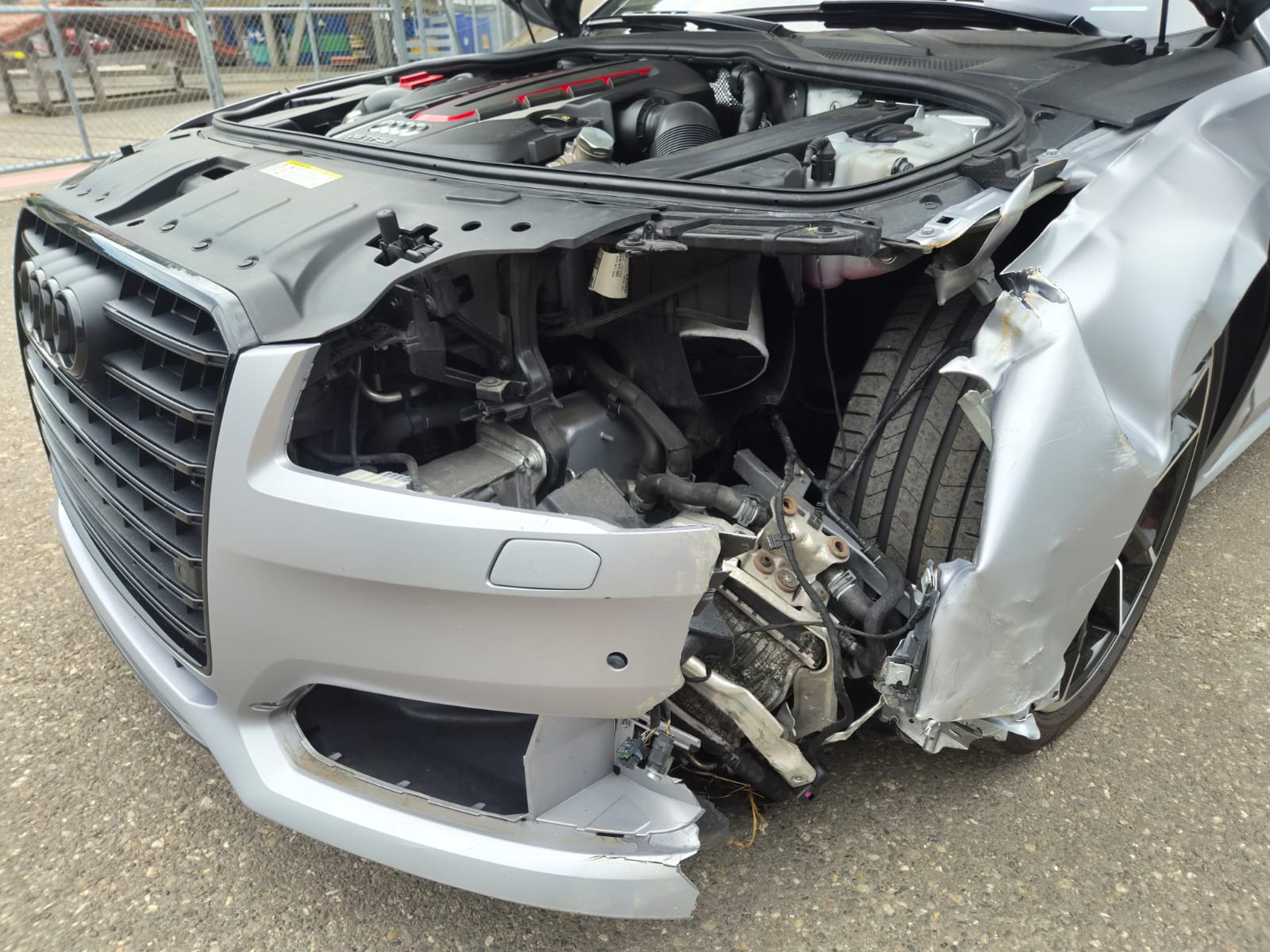 AUDI S8 4.0 TFSI V8 plus quattro tiptronic-image-12