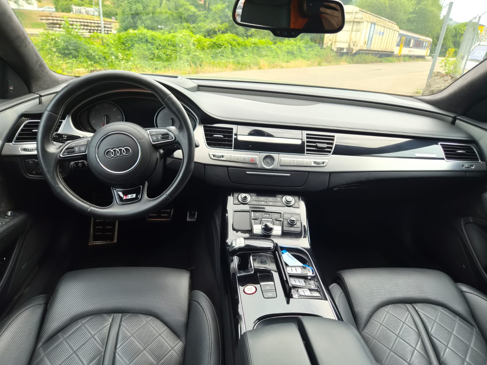 AUDI S8 4.0 TFSI V8 plus quattro tiptronic-image-9