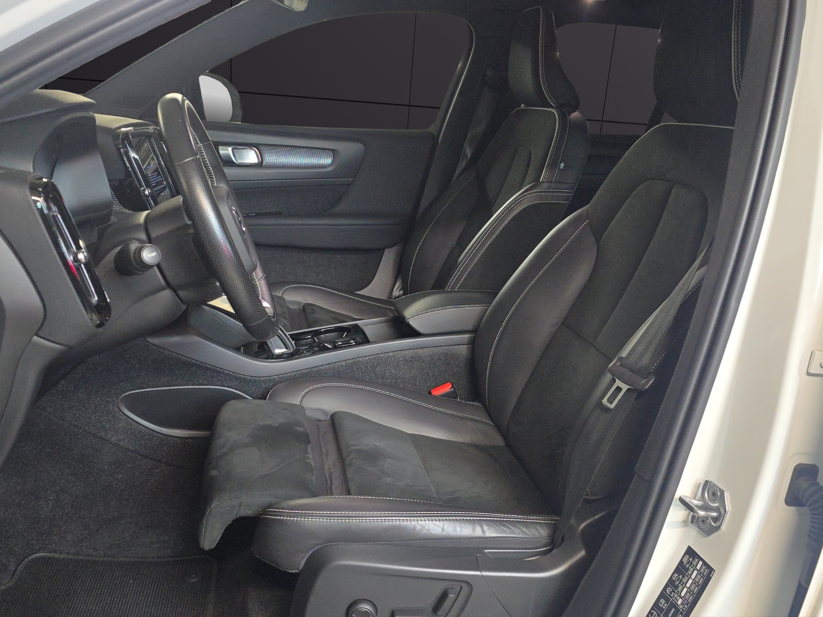 VOLVO XC40 T5 TwE R-Design DCT CH-Fahrzeug-image-8