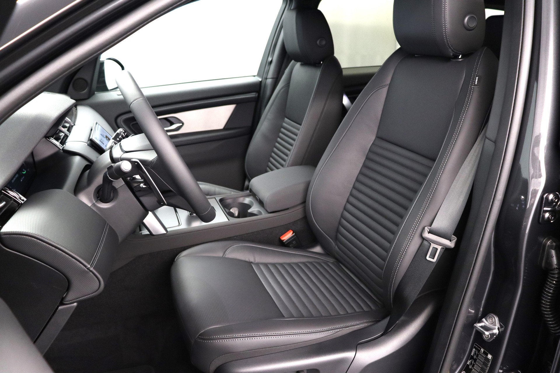 LAND ROVER Discovery Sport 1.5 T 270e Dynamic SE-image-2