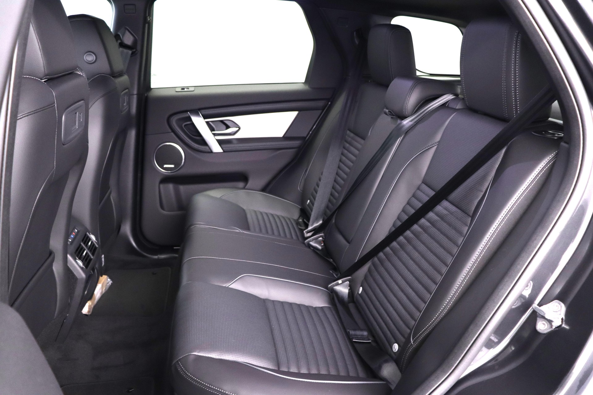 LAND ROVER Discovery Sport 1.5 T 270e Dynamic SE-image-8