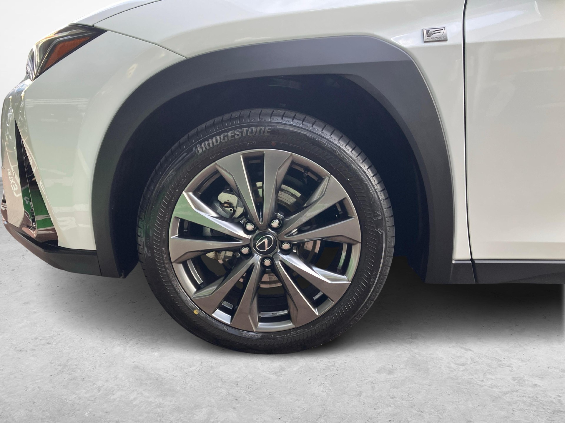 LEXUS UX 300h F-Line-image-15