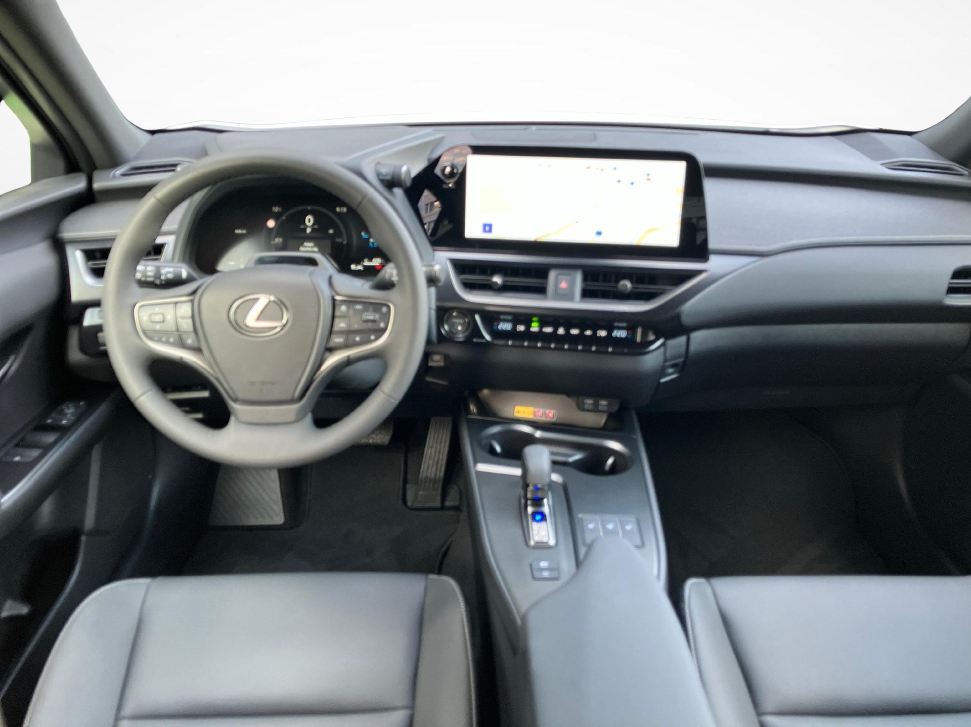 LEXUS UX 300h F-Line-image-8