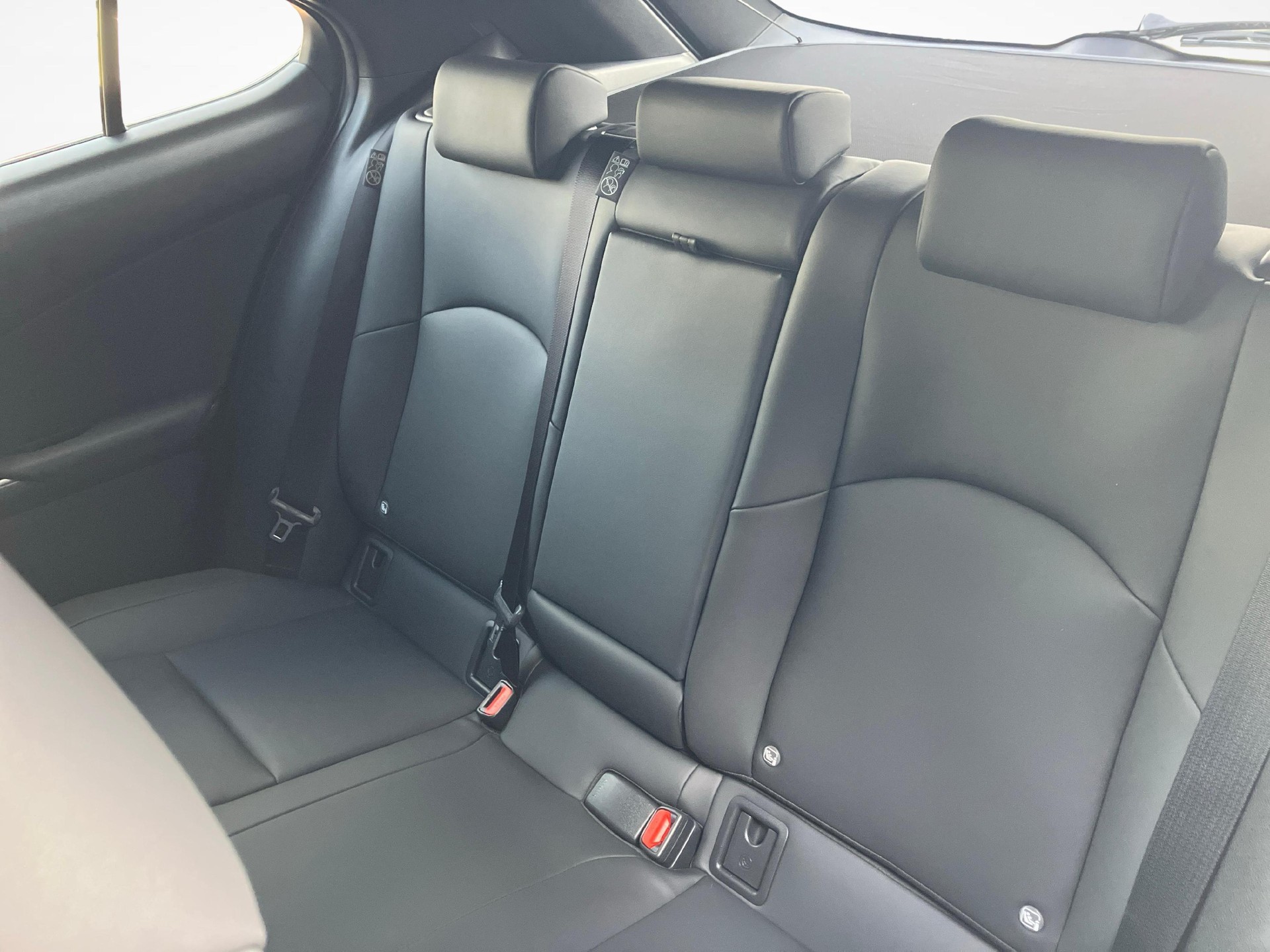 LEXUS UX 300h F-Line-image-10