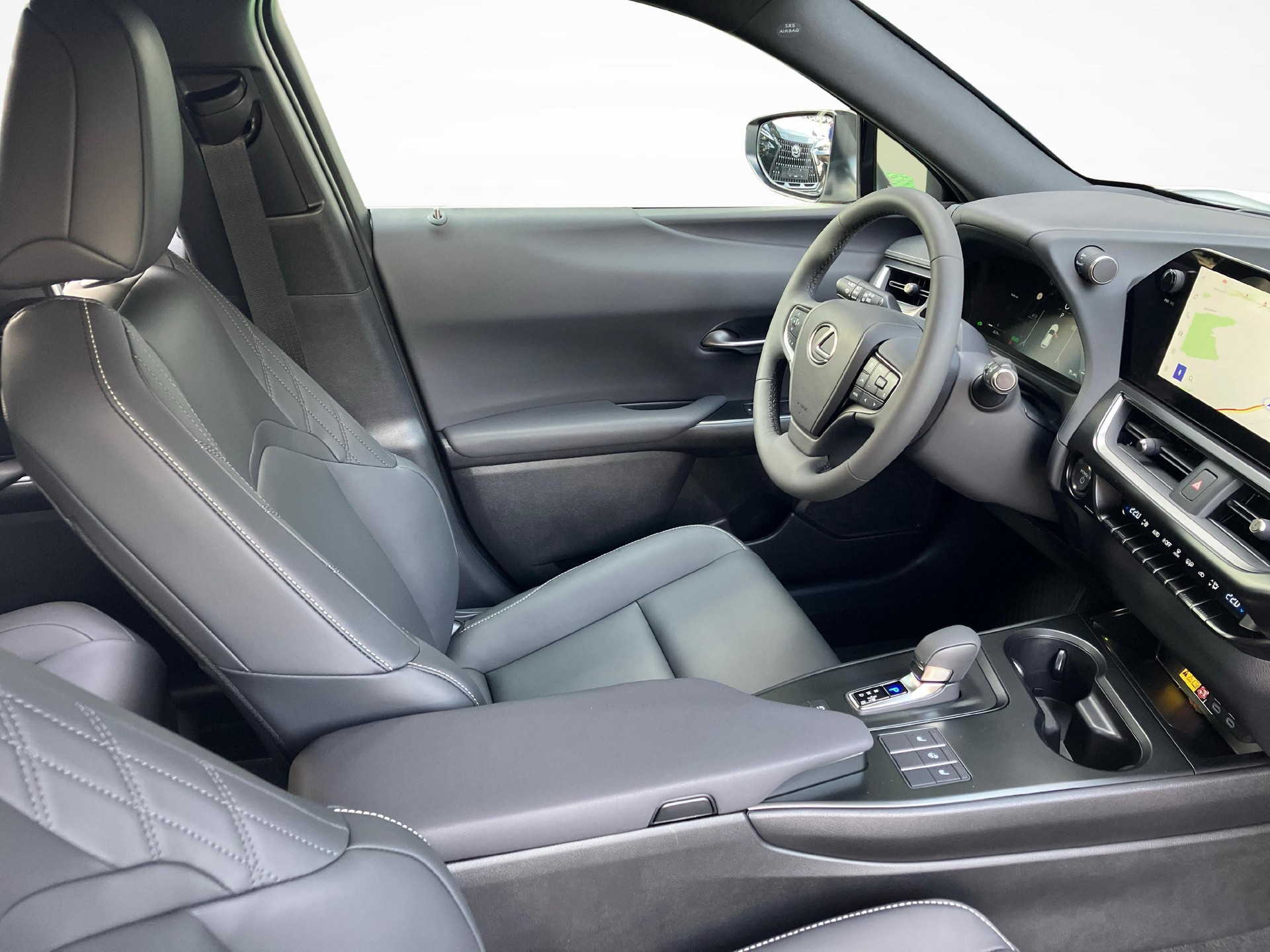 LEXUS UX 300h F-Line-image-9