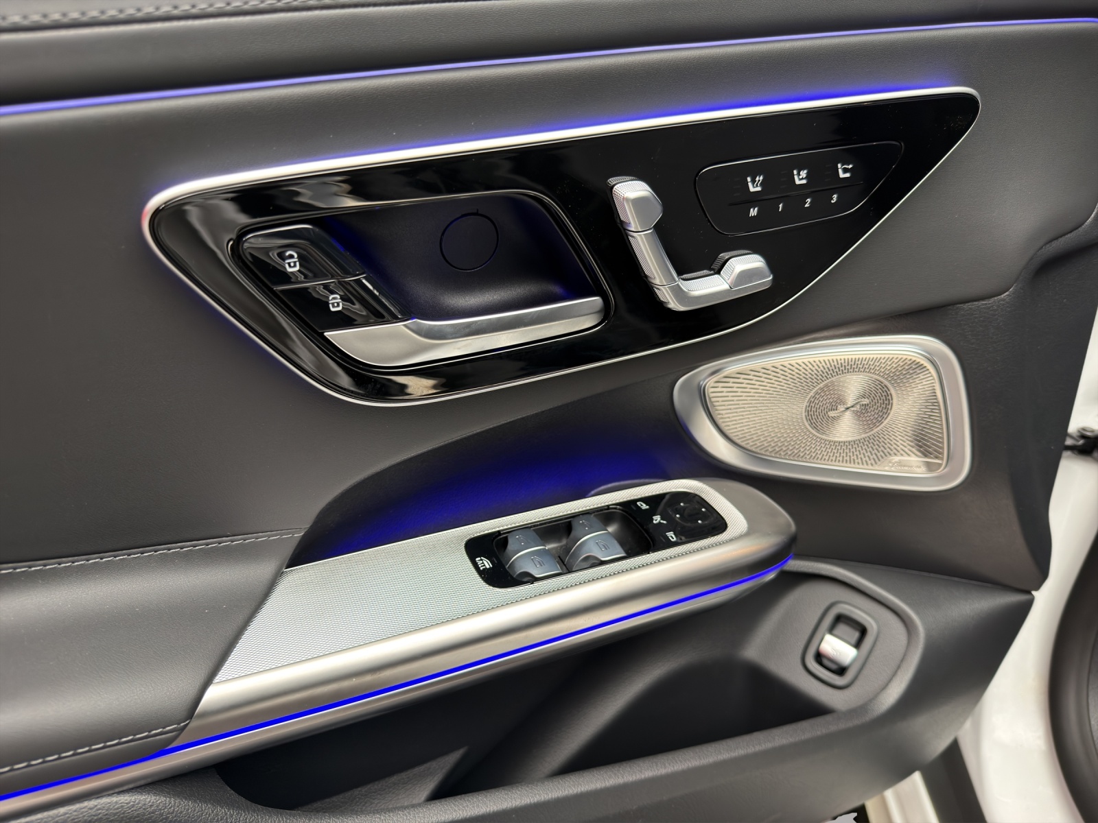 MERCEDES-BENZ AMG CLE 53 4MATIC+ Cabriolet-image-13